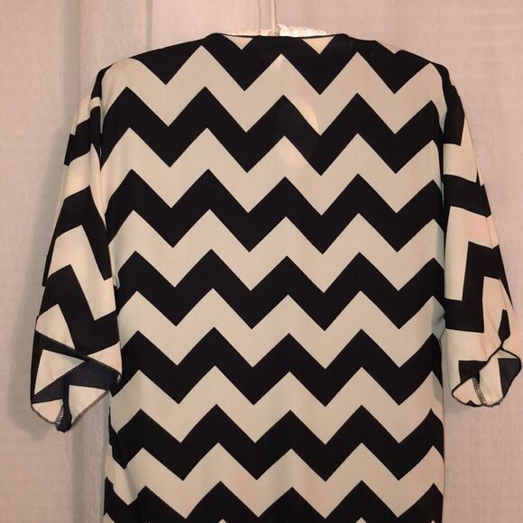 LuLaRoe S Rare Monroe Ivory Black Chevron Open Waterfall Cardigan Duster Kimono - Picture 4 of 11
